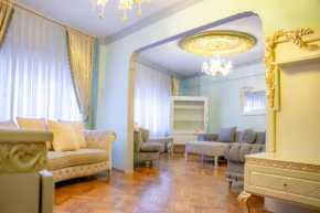 3BR + 1 Living Room Family Flat - Old Town